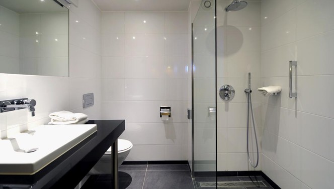 Comfort kamer hotel van der valk stein urmond vakantie badkamer