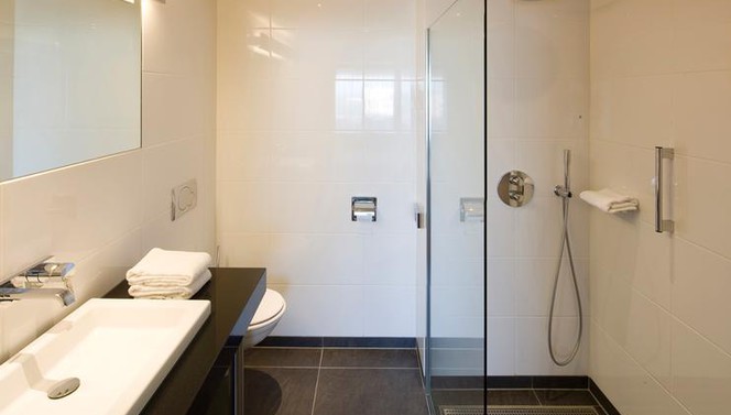 Comfort kamer hotel van der valk stein urmond vakantie badkamer